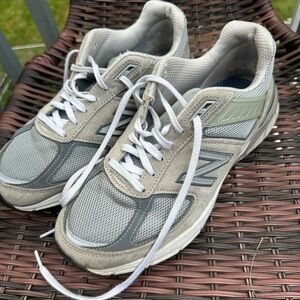 NEW BALANCE “Made In USA” 990 V5 Running SHOES in OG Gray Colorway WOMEN’S 9.5